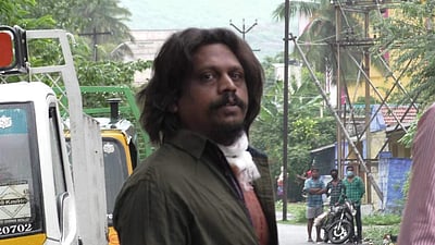 காவல் துறையினர் பிடிக்க வந்தபோது கழுத்தை அறுத்துக்கொண்ட குற்றவாளி