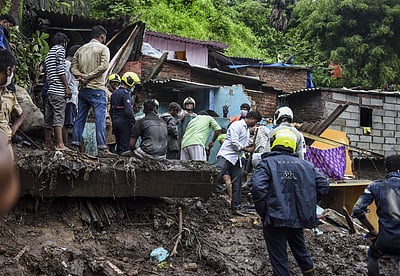 மும்பை சுவர் இடிந்து விழுந்த சம்பவம்: பலி எண்ணிக்கை 17 ஆக உயர்வு
