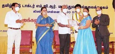 கரோனா அச்சத்தைப் போக்கி, வாழ்க்கைக்கான அா்த்தத்தைத் தந்தவா்கள் மருத்துவா்கள்: அமைச்சா் பெருமிதம்