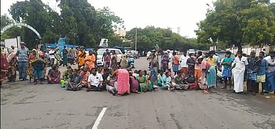 தாராபுரம் அருகே இளைஞர் கொலை: உறவினர்கள் சாலை மறியல்