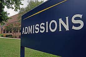 சிறப்புப் பள்ளிகளில் மாணவா் சோ்க்கைக்கு  அழைப்பு