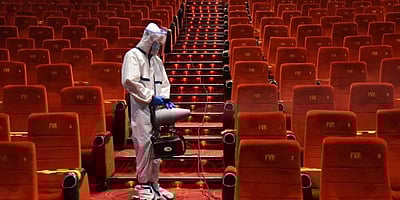 கர்நாடகத்தில் திரையரங்குகளைத் திறக்க அனுமதி