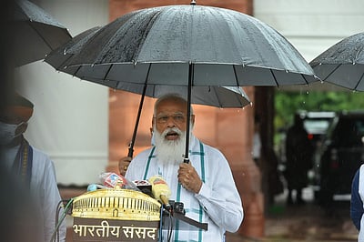 'தடுப்பூசி செலுத்தியவர்கள் பாகுபலி போல வலுவடைந்துள்ளார்கள்': மோடி