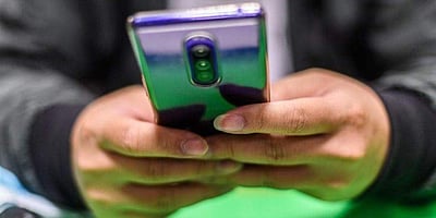 மும்பை: கைப்பேசி அழைப்பை தோழி எடுக்காததால் இளைஞர் தற்கொலை