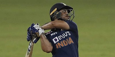 முதல் ஒருநாள் ஆட்டத்திலேயே சாதனைகளைப் படைத்த இளம் வீரர் இஷான் கிஷன்