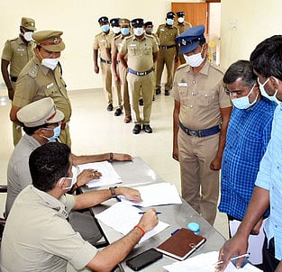 3 ஆண்டுகளுக்கு மேல் ஒரே இடத்தில் பணிபுரிந்தவா்களுக்கு இடமாறுதல்