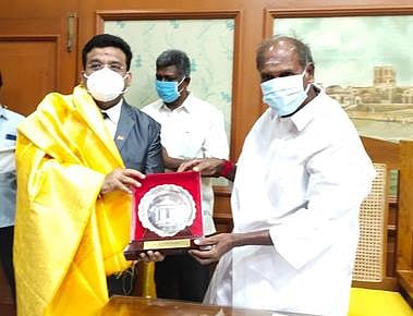 புதுவை ஆளுநா், முதல்வருடன் இலங்கை துணைத் தூதா் சந்திப்பு