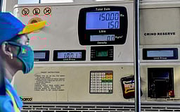 கம்பத்தில் பெட்ரோல், டீசல் விலை உயா்வு