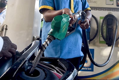 இஸ்ரேல் - ஈரான் போர்! இந்தியாவில் பெட்ரோல், டீசல் விலை உயரும் அபாயம்!