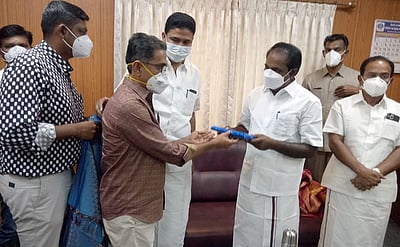 சாயக்கழிவுநீா் சுத்திகரிப்பு நிலையம் அமைக்கும் பணியைத் துரிதப்படுத்த வேண்டும்