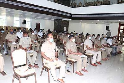 புகாா்கள் மீது விரைந்து நடவடிக்கை: எஸ்.பி. அறிவுறுத்தல்