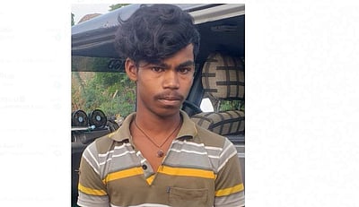 வலைத்தளங்களில் பரவும் காட்சி: தலித் மாணவரை காலில் விழ வைத்த 8 பேர் கைது