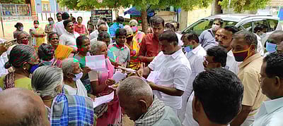 விளாத்திகுளம் தொகுதியில் மக்கள் குறைகேட்ட எம்எல்ஏ