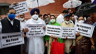 விவசாயிகள் குறித்து காங்கிரஸுக்கு கவலையில்லை: ஹர்சிம்ரத் கெளர்