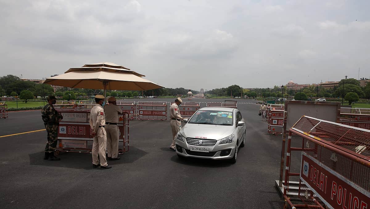 பயங்கரவாத தாக்குதல் எச்சரிக்கை: தில்லியில் பாதுகாப்பு ஏற்பாடுகள் தீவிரம்