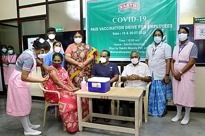 ஈரோடு சக்தி மசாலா நிறுவனத்தில் கரோனா தடுப்பூசி  முகாம்