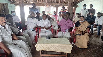 அதிமுக ஆலோசனைக் கூட்டம்