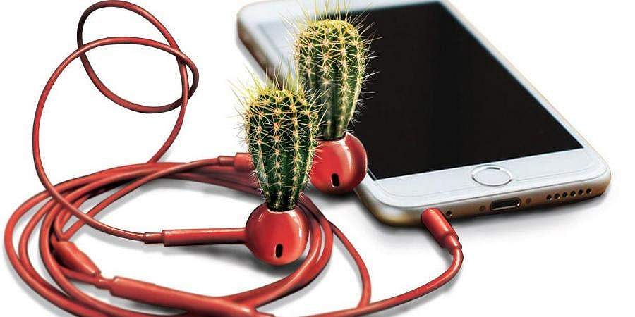 இயர்போன் ஆபத்து! செவித்திறனைக் காத்துக்கொள்ளுங்கள்!