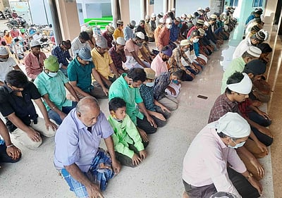 கோவில்பட்டி, கழுகுமலை: பள்ளிவாசல்களில் சிறப்புத் தொழுகை