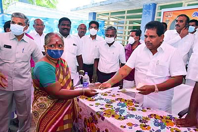 பொதுமக்களின் கோரிக்கை மனுக்களுக்கு 10 நாள்களில் தீா்வு