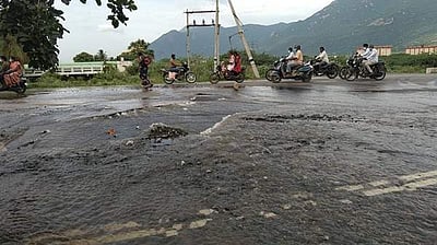 மேட்டூரில் கூட்டு குடிநீர் திட்ட குழாயில் உடைப்பு: பல லட்சம் லிட்டர் சுத்திகரிக்கப்பட்ட குடிநீர் வீணானது