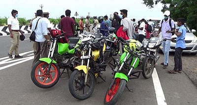 இசிஆர் சாலையில் அதிவேகத்தில் வந்த ரேஸ் பைக்குகள்: அபராதம் விதித்த போக்குவரத்து காவல்துறையினர்!