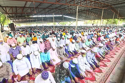 பக்ரீத் பண்டிகை: பள்ளி வாசல்களில் சிறப்புத் தொழுகை