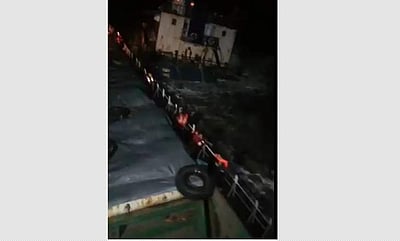 ஆபத்தில் சிக்கிய எம்.வி. கஞ்சன் கப்பலிலிருந்து 12 பணியாளர்கள் மீட்பு