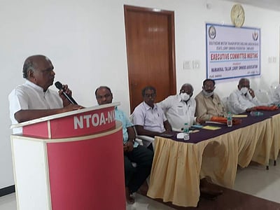 டீசல் விலையை குறைக்காவிடில் லாரிகள் வேலை நிறுத்தம்: தென் மண்டல லாரி உரிமையாளா் சங்கம் எச்சரிக்கை