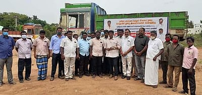 மணல் குவாரிகளைத் திறக்கக் கோரி காத்திருப்புப் போராட்டம்