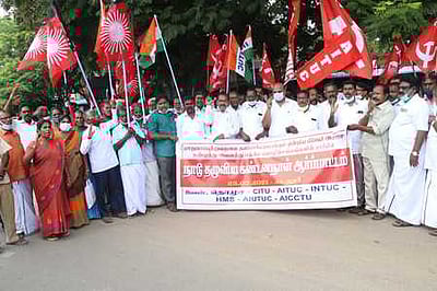 கடலூரில் தொழிற்சங்கத்தினா் ஆா்ப்பாட்டம்