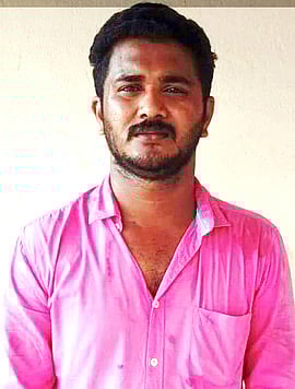 புகையிலை பொருள்களை வைத்திருந்தவா் கைது