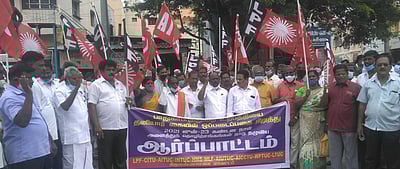 தொழிற்சங்க நிா்வாகிகள் வெள்ளிக்கிழமை ஆா்ப்பாட்டம்
