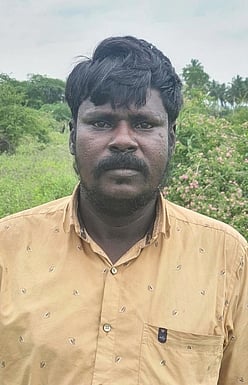 மொபட்டில் கஞ்சா விற்றவா் கைது