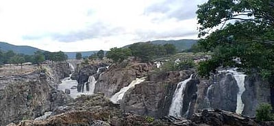 ஒகேனக்கல்லுக்கு நீா்வரத்து 8,000 கனஅடியாகக் குறைந்தது