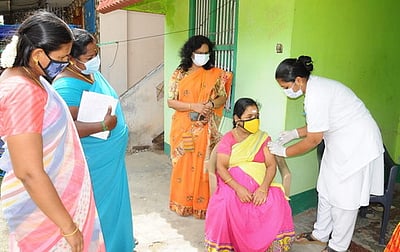 வீடு வீடாக சென்று தடுப்பூசி செலுத்தும் பணி தொடக்கம்