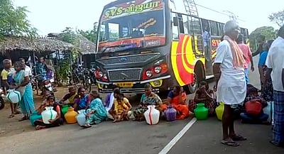 மணப்பாறை அருகே குடிநீா் கோரி மறியல்