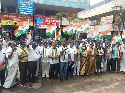 நாகா்கோவிலில் காங்கிரஸாா் ஆா்ப்பாட்டம்