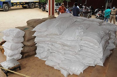 ரூ.29.78 லட்சம் மதிப்பிலான புகையிலைப் பொருள்கள் பறிமுதல்