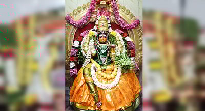 சமயபுர மாரியம்மன் அலங்காரத்தில் சங்ககிரி காசி விசாலாட்சி அம்மன் சுவாமி 