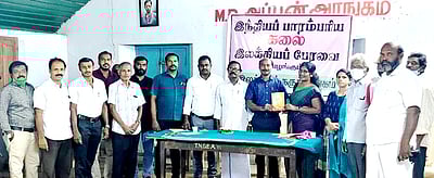 தக்கலை புத்தகக் கண்காட்சியில் நூல் வெளியீடு