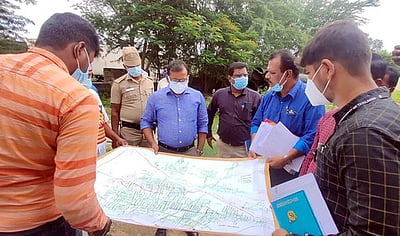 ஆம்பூரில் ரூ.165 கோடியில் புதை சாக்கடை திட்டப் பணிகள்: மாவட்ட ஆட்சியா் ஆய்வு