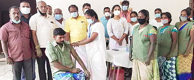 தீப்பெட்டித் தொழிலாளா்களுக்கு கரோனா தடுப்பூசி