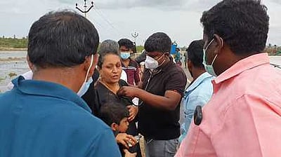 வேளாங்கண்ணி: சுற்றுலா வேன் கவிழ்ந்து 11போ் காயம்