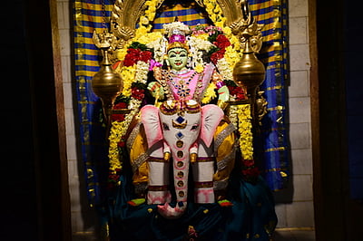 ஆடி வெள்ளி: அம்மன் கோயில்களில் சிறப்பு பூஜை