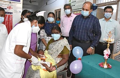 குழந்தைகளுக்கு நிமோனியா, மூளைக்காய்ச்சல் இலவச தடுப்பூசி: ஆட்சியா் தொடங்கிவைத்தாா்