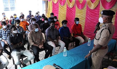 போதை பொருள்கள் கடத்தல் கும்பல் மீது கடும் நடவடிக்கை: மத்திய மண்டல காவல்துறை தலைவா் எச்சரிக்கை