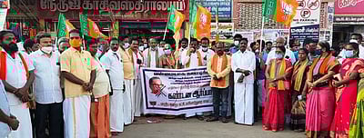 பாதிரியாா் விவகாரம்: பாஜக ஆா்ப்பாட்டம்