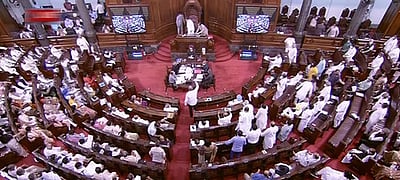 எதிா்க்கட்சிகள் அமளி: நாடாளுமன்றம் 4-ஆவது நாளாக முடக்கம்