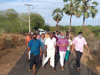 குன்னத்தூரில் பக்தா்கள் கிரிவலம்